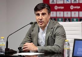 Nico Rodríguez, director deportivo del Granada, durante la presentación de Jesús Vallejo.