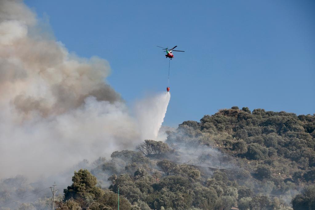 Las imágenes del incendio en Pinos Genil