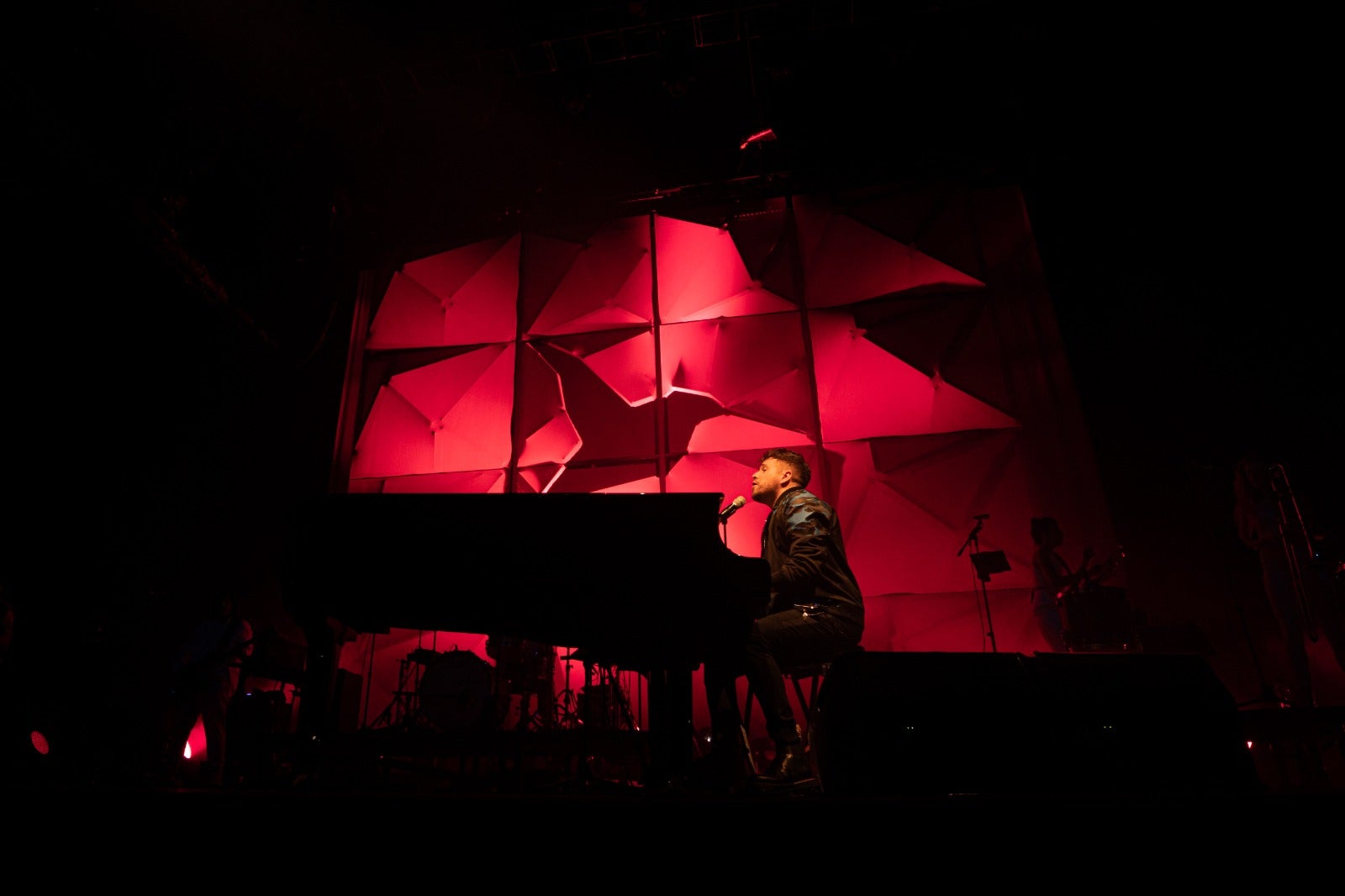 López cuenta sus conciertos por llenos.