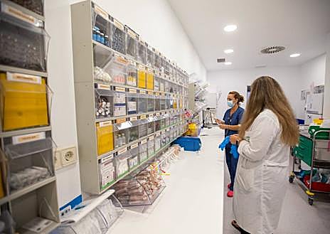 Imagen secundaria 1 - La zona de la UCI ha sido ya renovada.