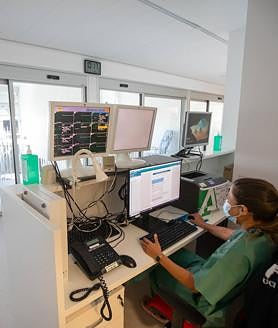 Imagen secundaria 2 - La zona de la UCI ha sido ya renovada.