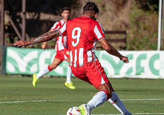 Luis Suárez ya lució el '9' ante el Antequera.