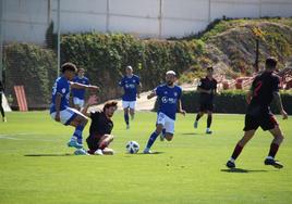 Recreativo Granada y Linares Deportivo en el amistoso jugado este miércoles.