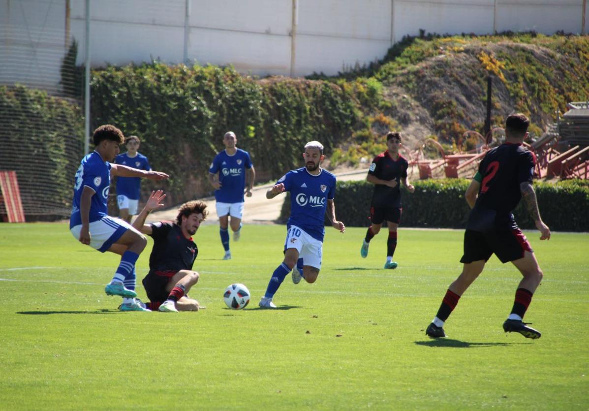 Recreativo Granada y Linares Deportivo en el amistoso jugado este miércoles.