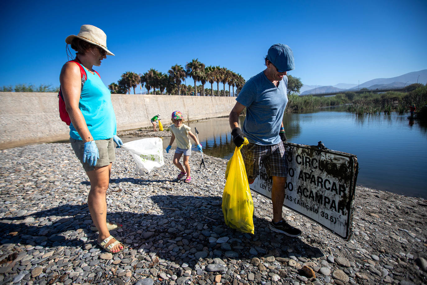 Las imágenes de la limpieza del Guadalfeo