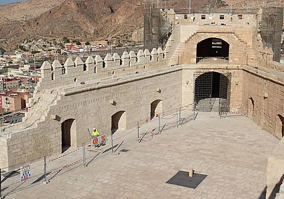 Vista desde la torre de las obras del tercer recinto.