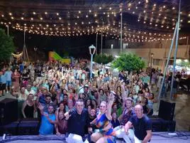 El público disfruta de uno de los conciertos de la fiesta de verano en el municipio.