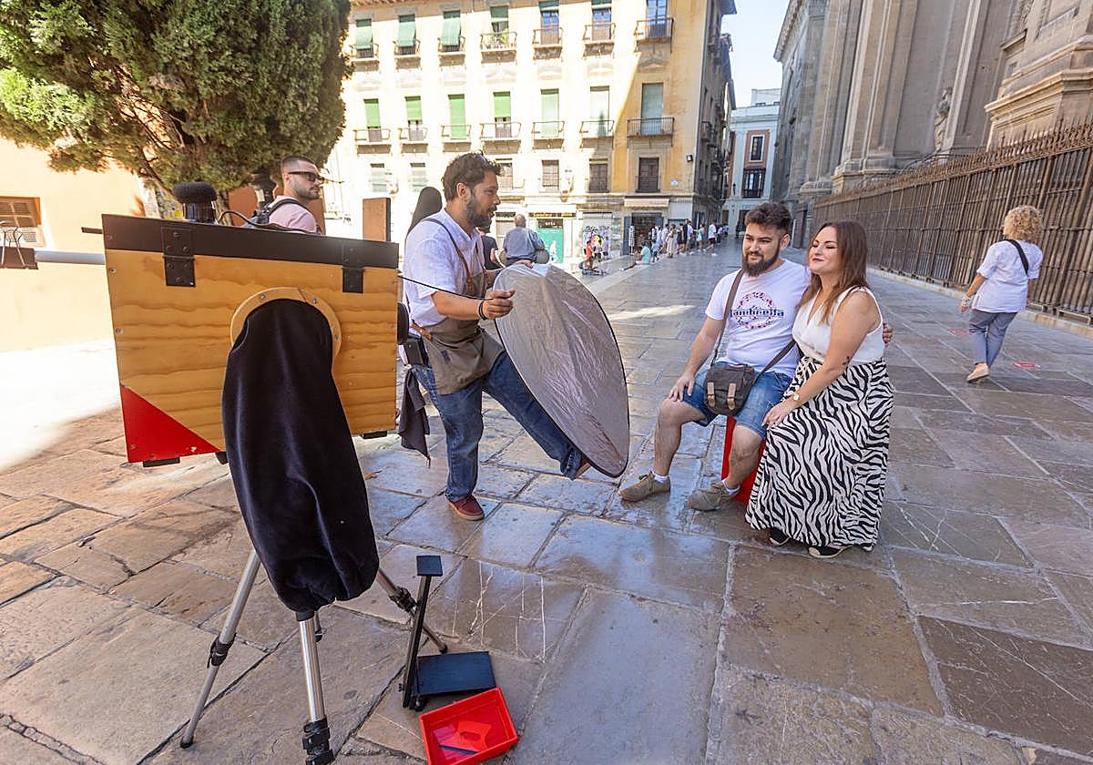 El fotógrafo Antonio García, en pleno proceso.