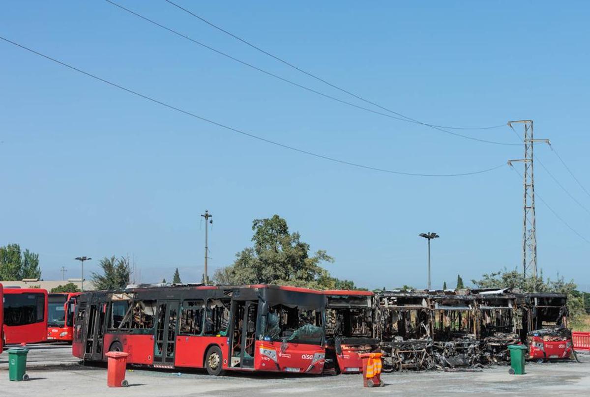 Los buses calcinados.