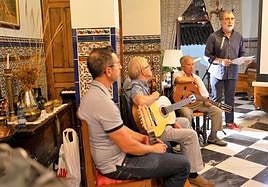 Miguel Ángel Rodríguez durante su exposición junto al cuarteto musical.