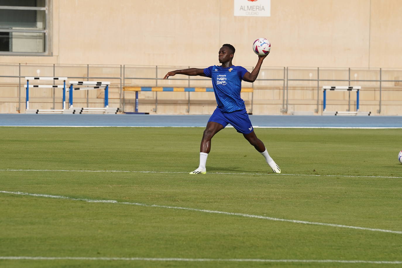 El Almería &#039;afila las garras&#039; para su primer partido de Liga