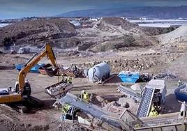 Máquinas clasificando los residuos.