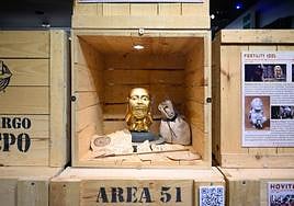 Una de las réplicas expuestas en la Casa del Cine.