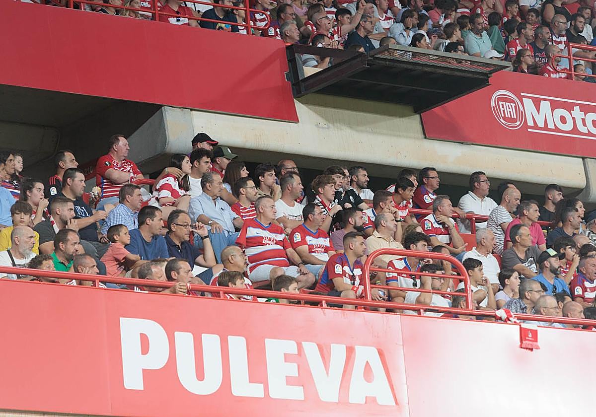 Encuéntrate en la grada durante el Granada-Rayo
