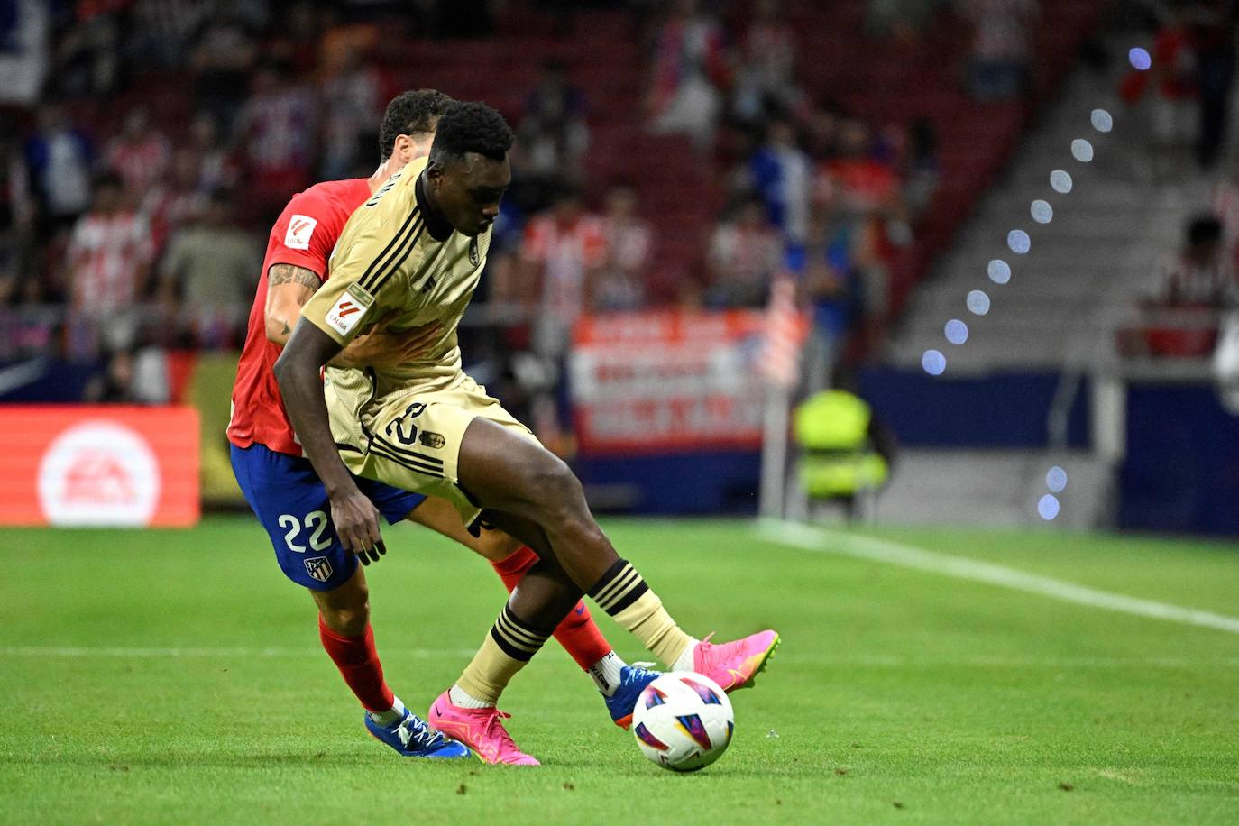 El canterano tuvo un debut soñado en Primera división, con una magistral resolución a un pase de Gonzalo Villar. Aprovechó su oportunidad y se creció en el área tras el tanto, con más mordiente en el uno a uno.