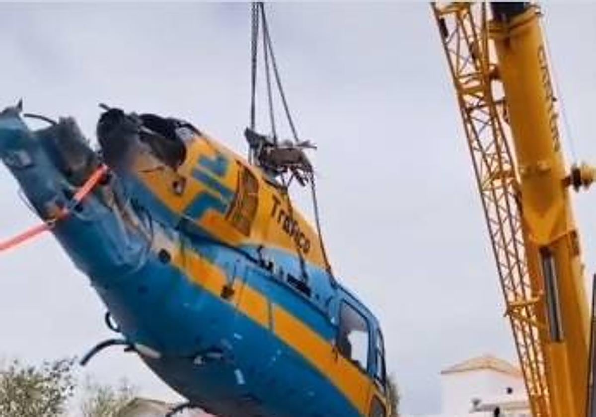 Imágenes de la retirada del helicóptero de la DGT.