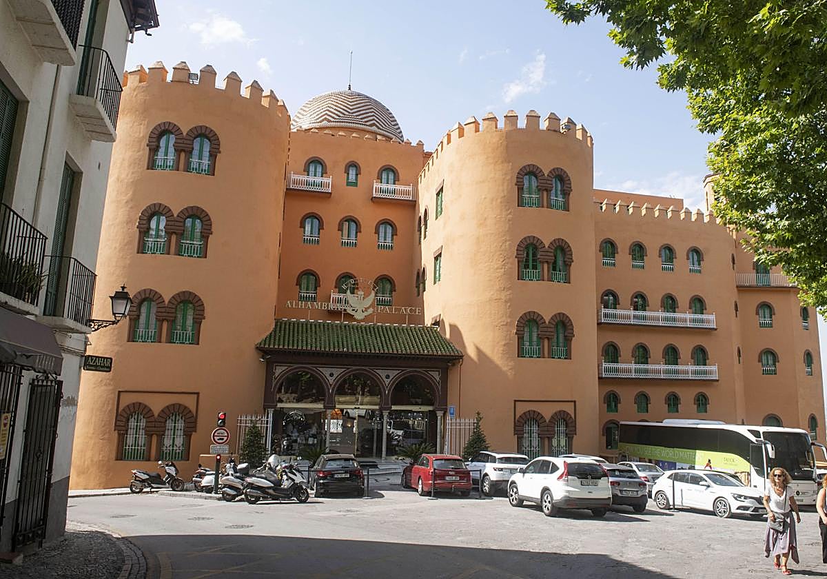 El Hotel Alhambra Palace.