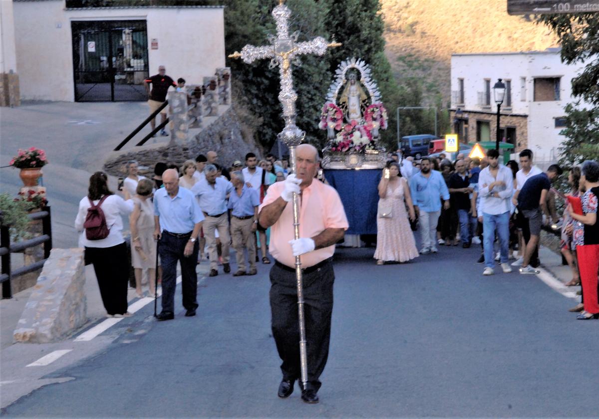 Mecina Bombarón rinde culto a su fritailla en sus fiestas de verano