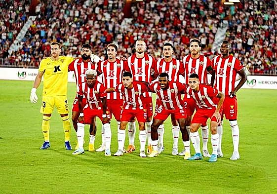 Formación inicial del estreno liguero de la pasada campaña ante el Real Madrid.