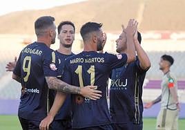 Los jugadores del conjunto blanco celebran un tanto de esta pretemporada.