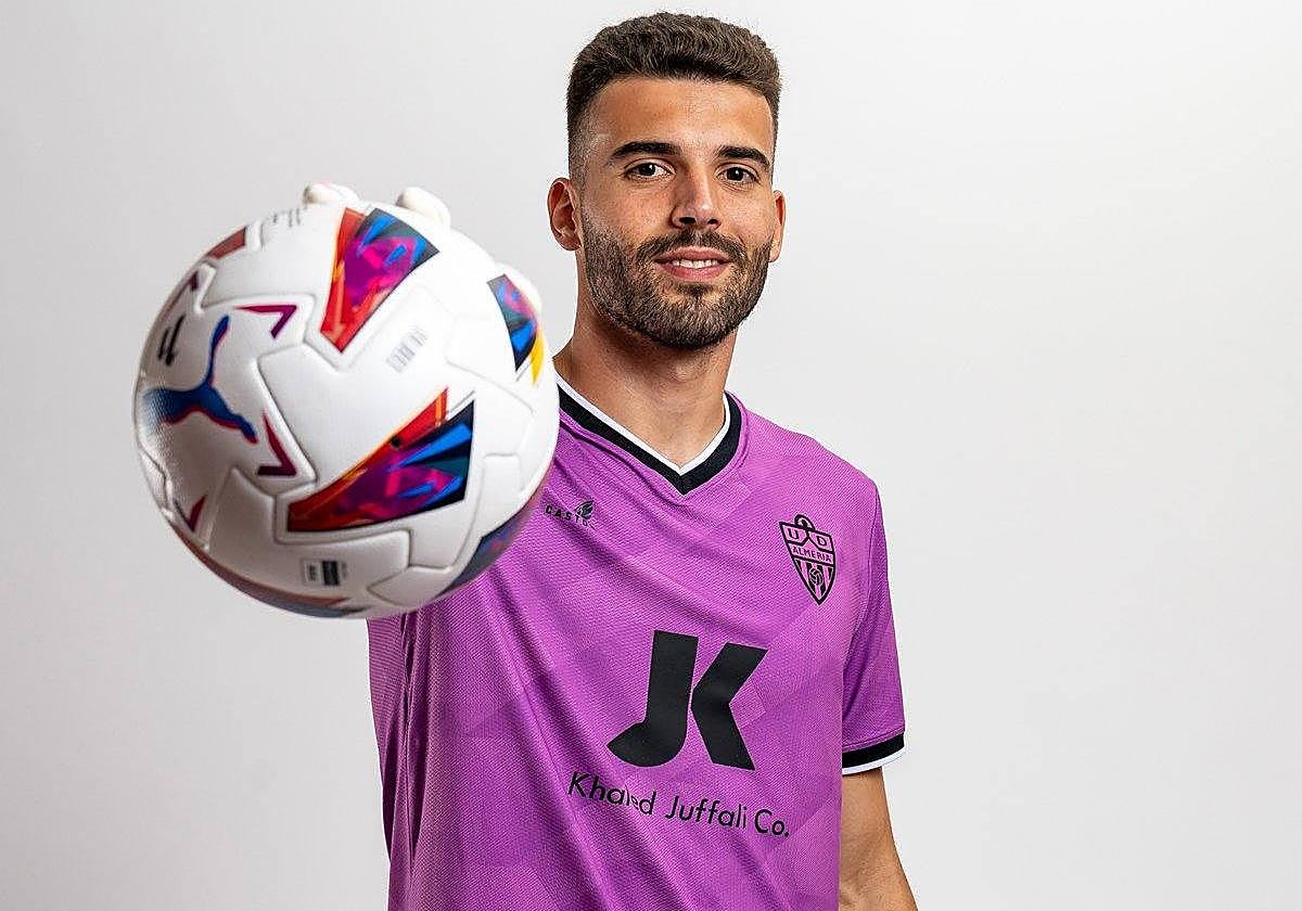 Luís Maximiano, sonriente con sus nuevos colores.