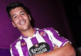 Víctor Meseguer, sonriente ya como blanquivioleta.