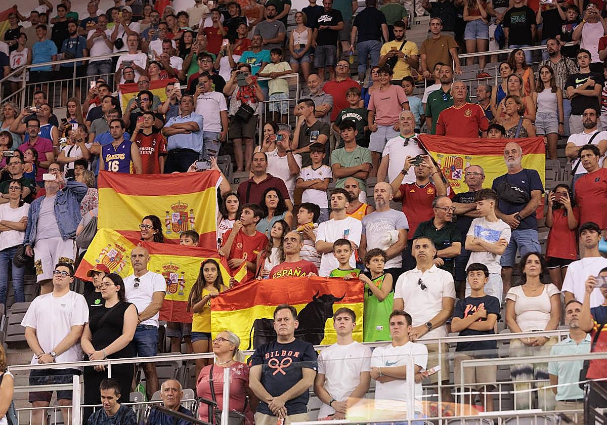 Los aficionados granadinos llenaron las gradas del Palacio.