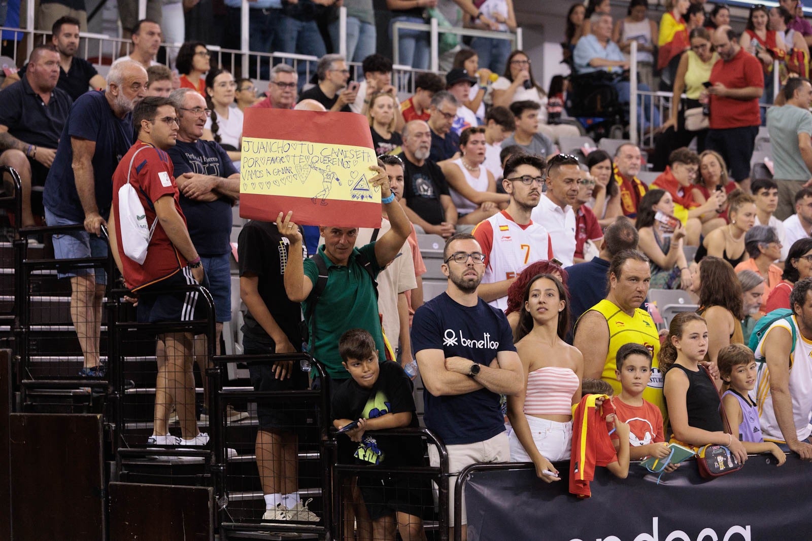 La &#039;Roja&#039; conquista el Palacio rojinegro