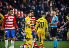 González Fuertes expulsa a Gavi en Los Cármenes.