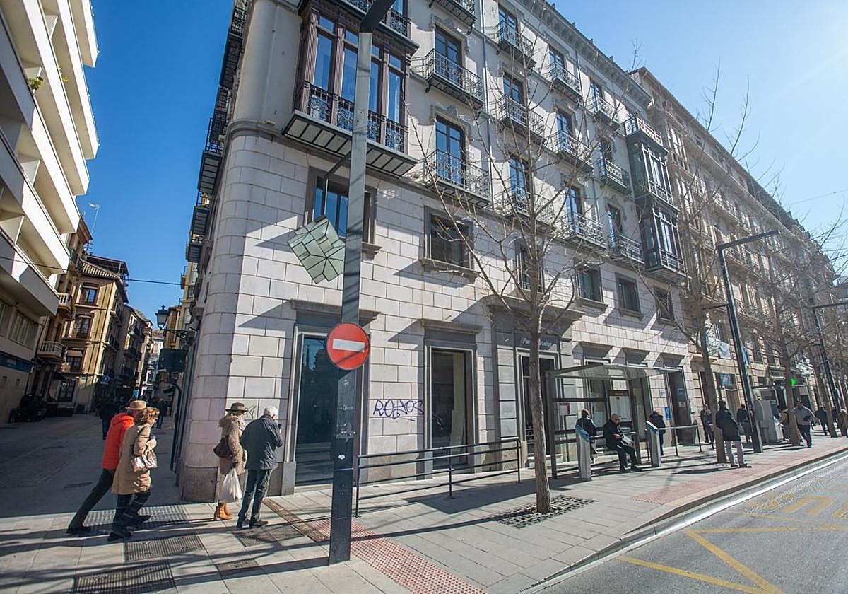 Edificio de Gran Vía donde se ubica el nuevo McDonald's en Granada