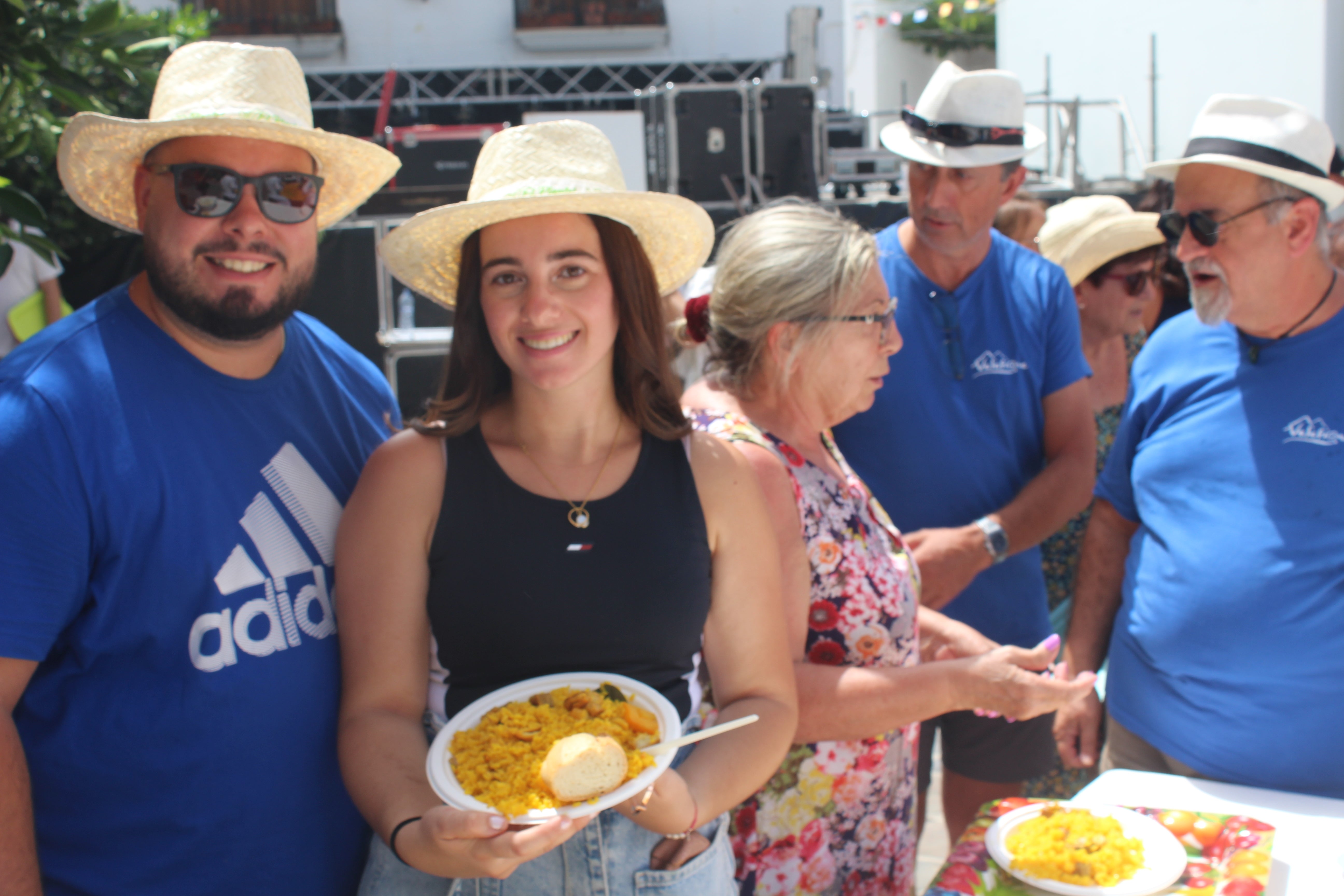 Más de 1.200 personas disfrutan de una gran paella en Velefique