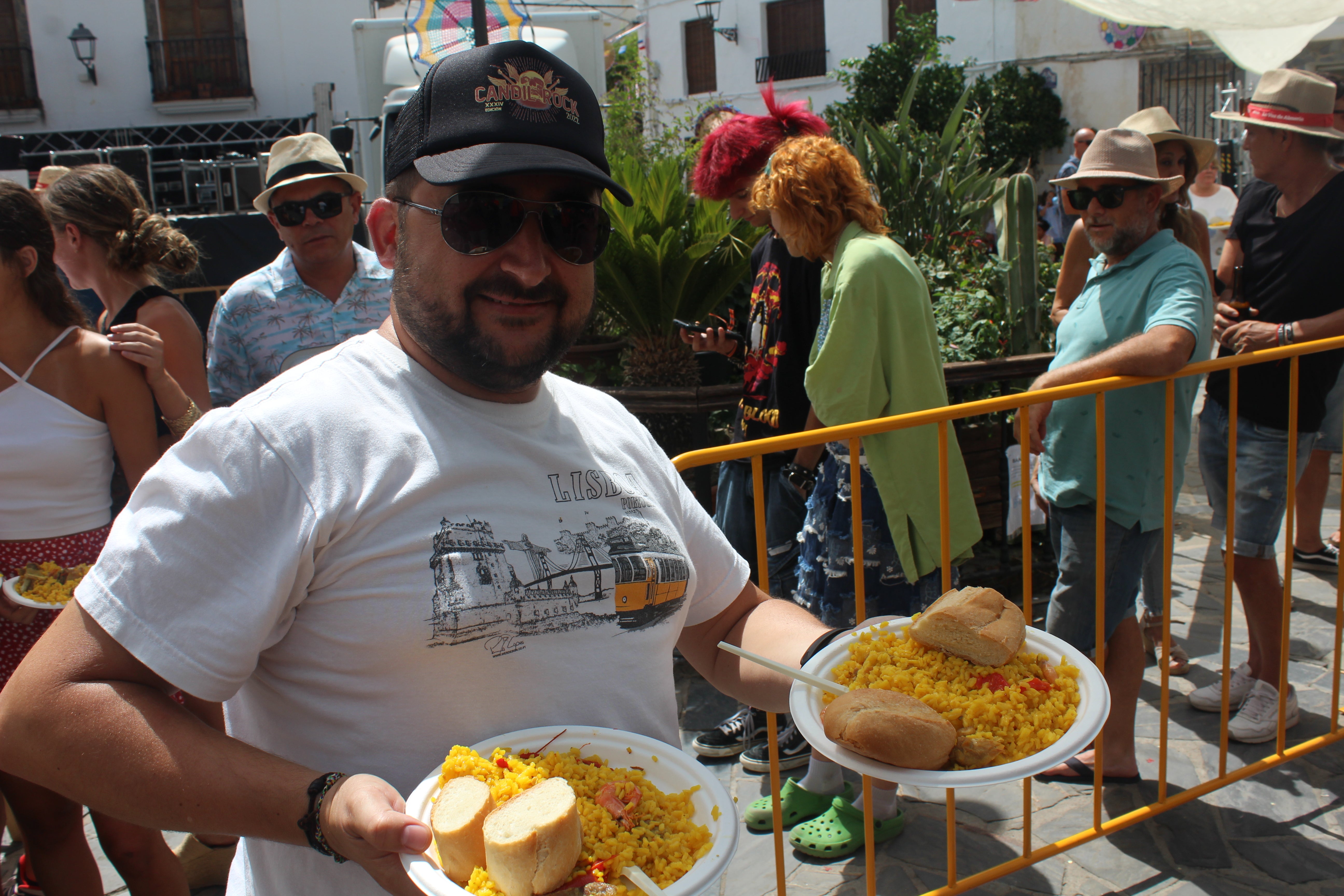 Más de 1.200 personas disfrutan de una gran paella en Velefique