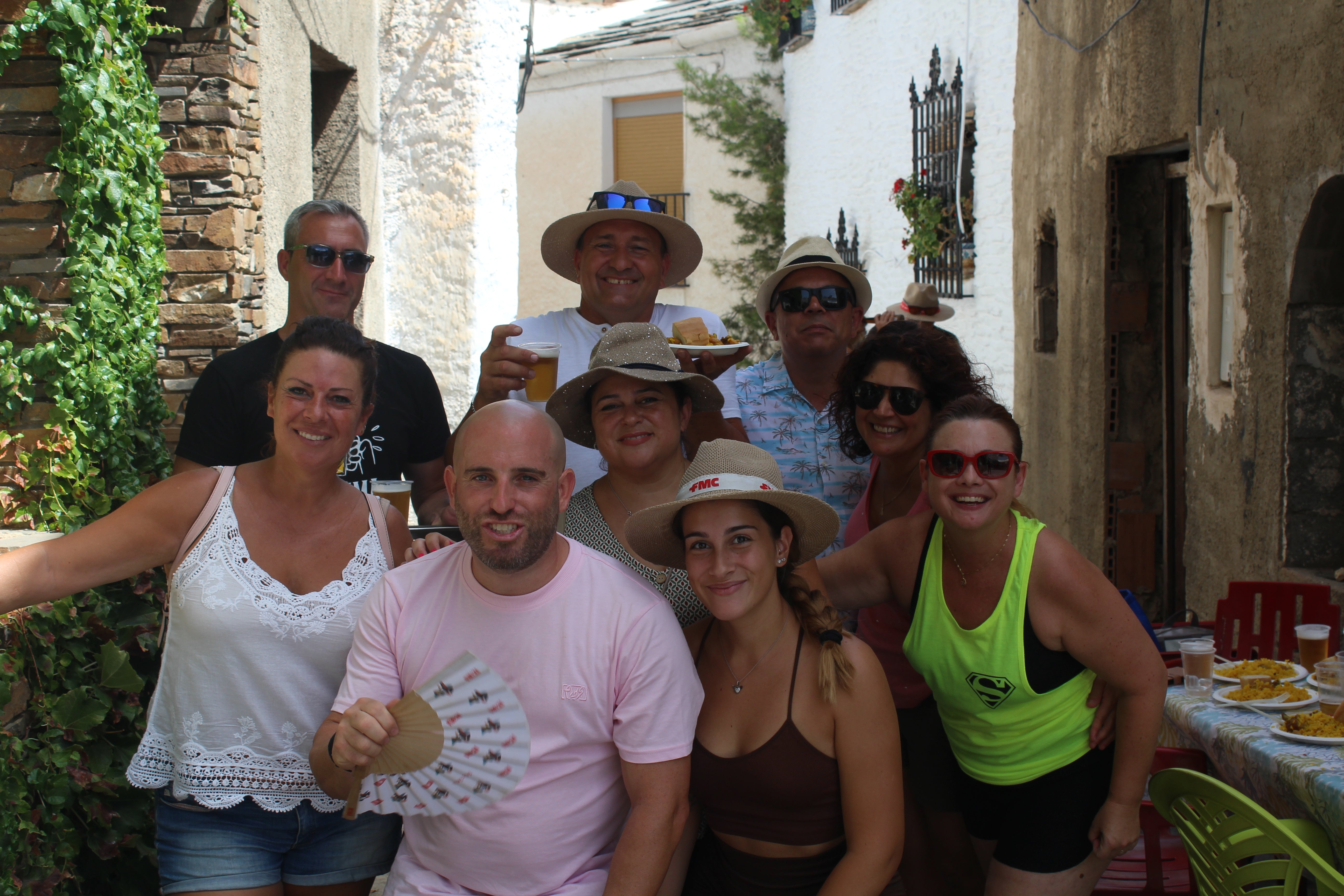 Más de 1.200 personas disfrutan de una gran paella en Velefique