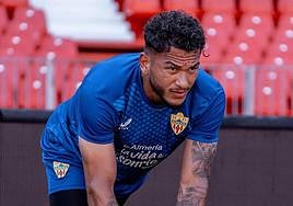 Luis Suárez, con la mirada puesta en el frente.