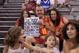 Afición española en el Palacio de Deportes