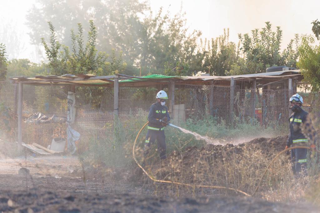 Imagen secundaria 1 - La actuación de los Bomberos en Pulianas.