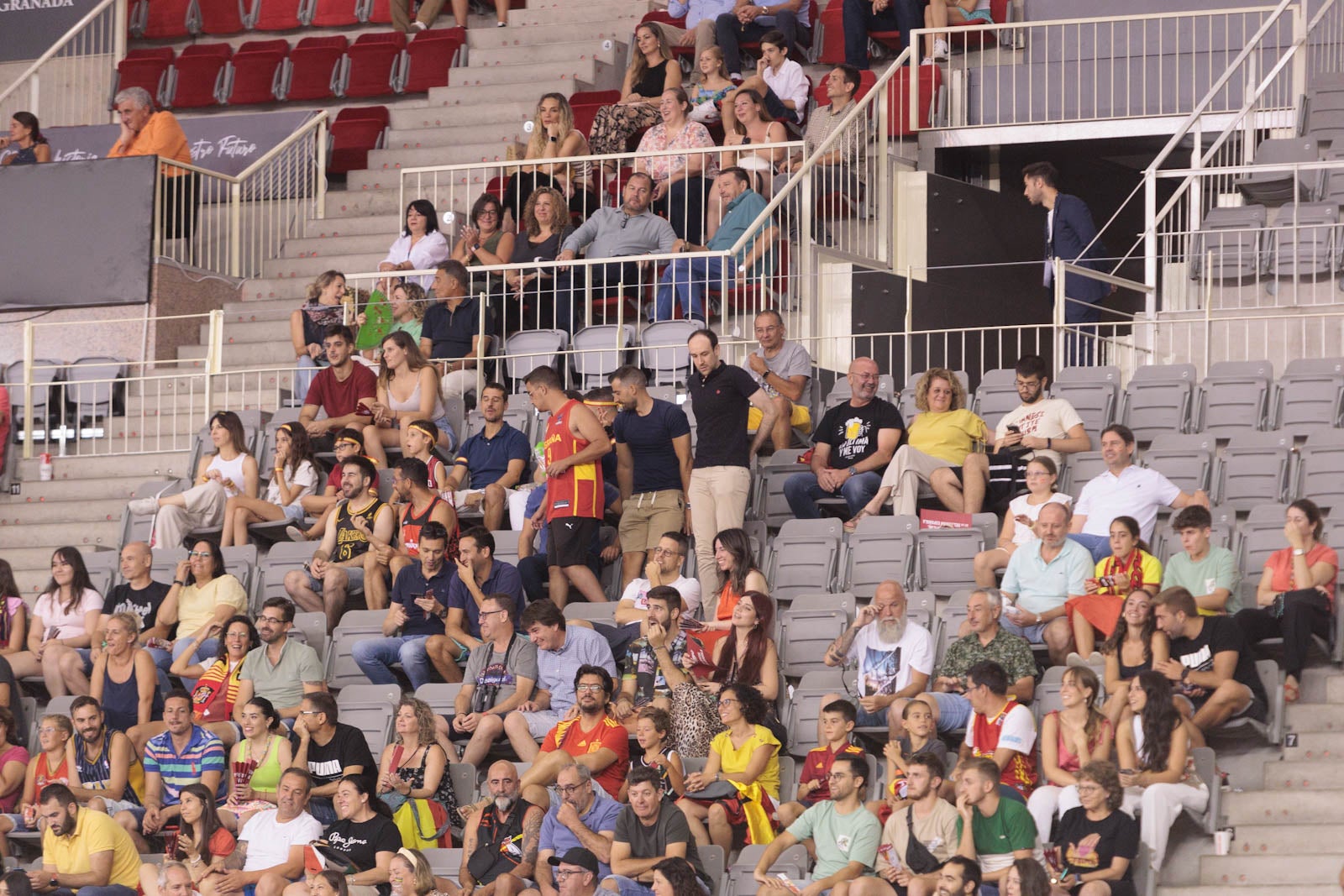 Encuéntrate en la grada del Palacio durante el España-República Dominicana