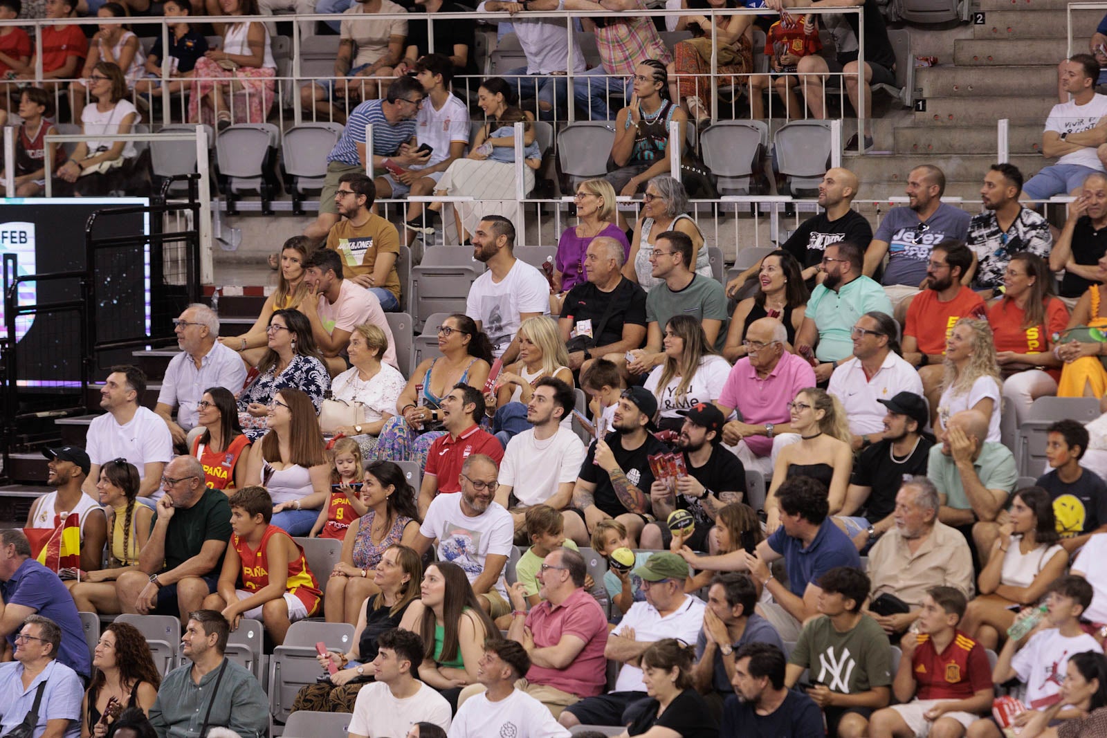 Encuéntrate en la grada del Palacio durante el España-República Dominicana