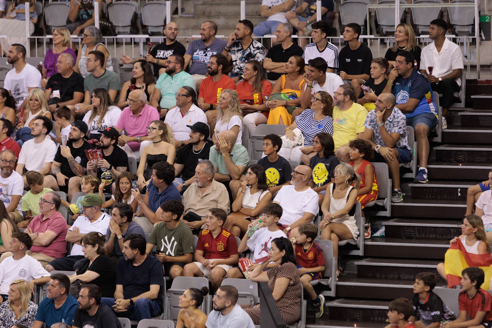 Encuéntrate en la grada del Palacio durante el España-República Dominicana