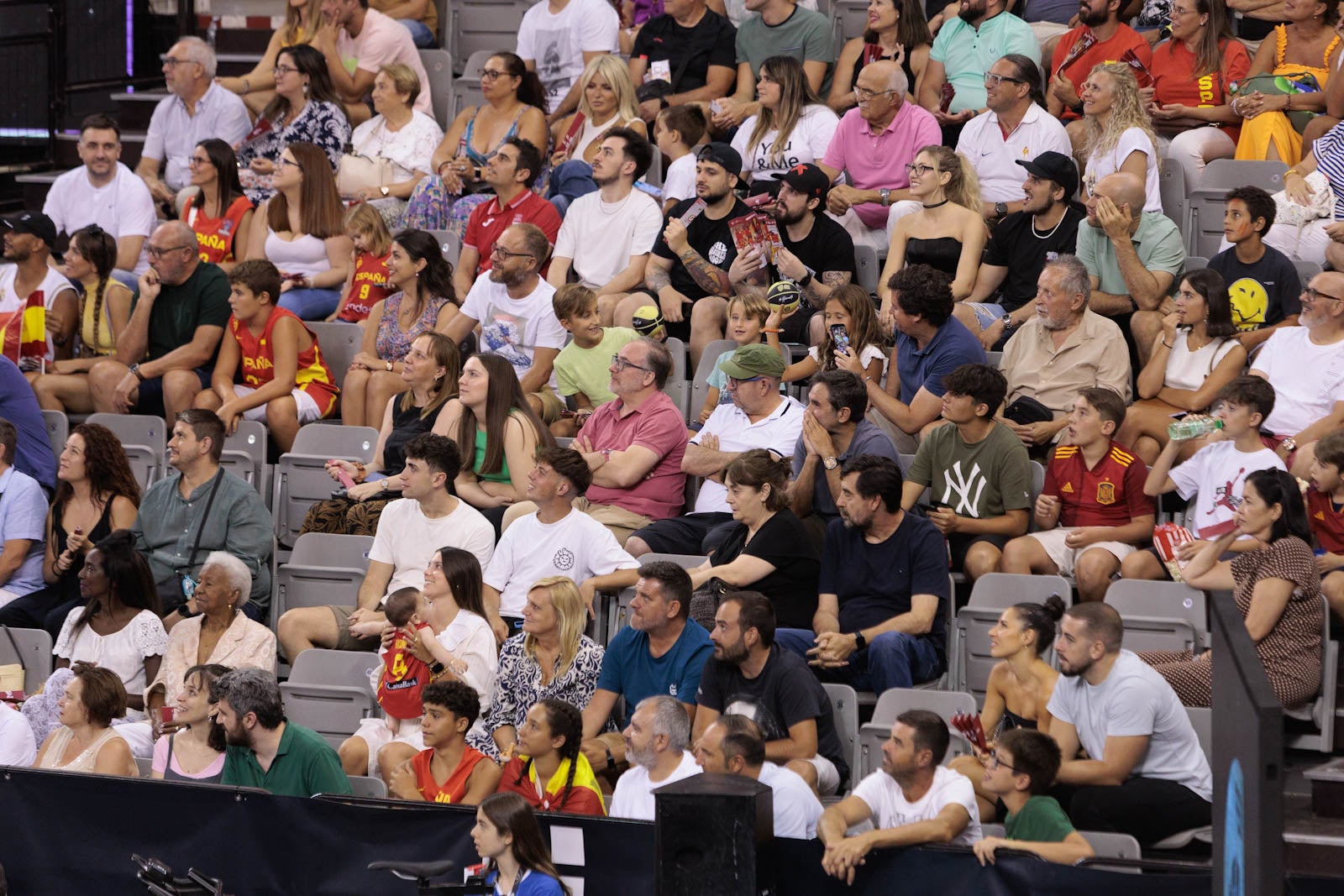 Encuéntrate en la grada del Palacio durante el España-República Dominicana