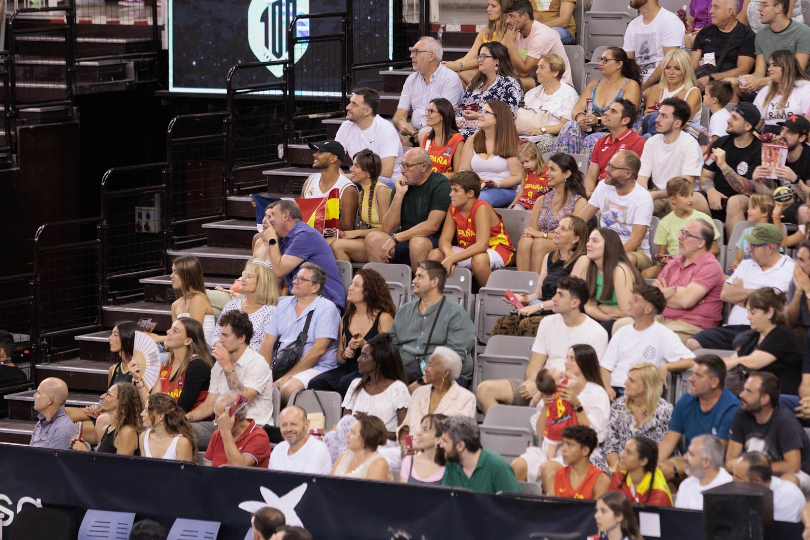 Encuéntrate en la grada del Palacio durante el España-República Dominicana