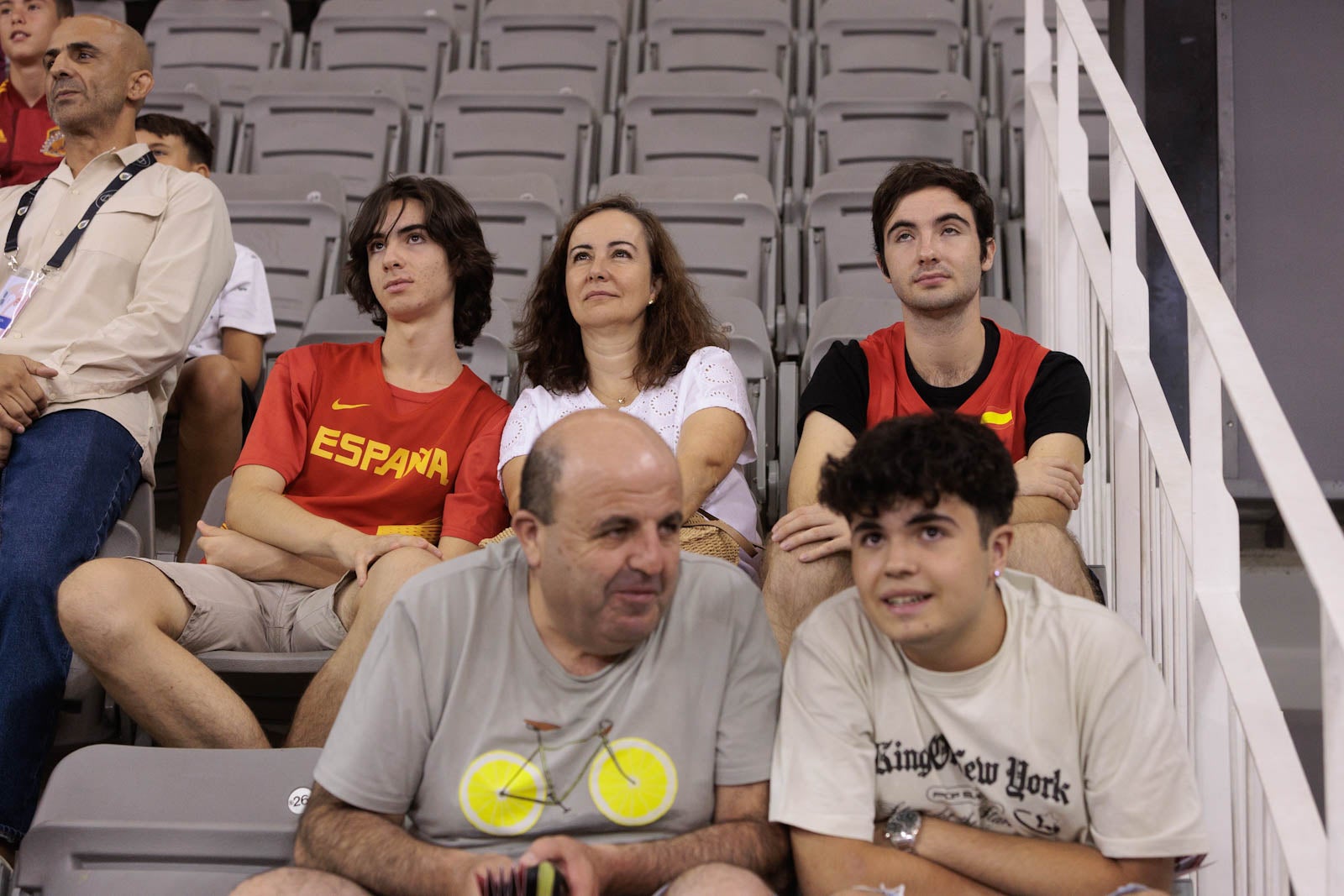 Encuéntrate en la grada del Palacio durante el España-República Dominicana