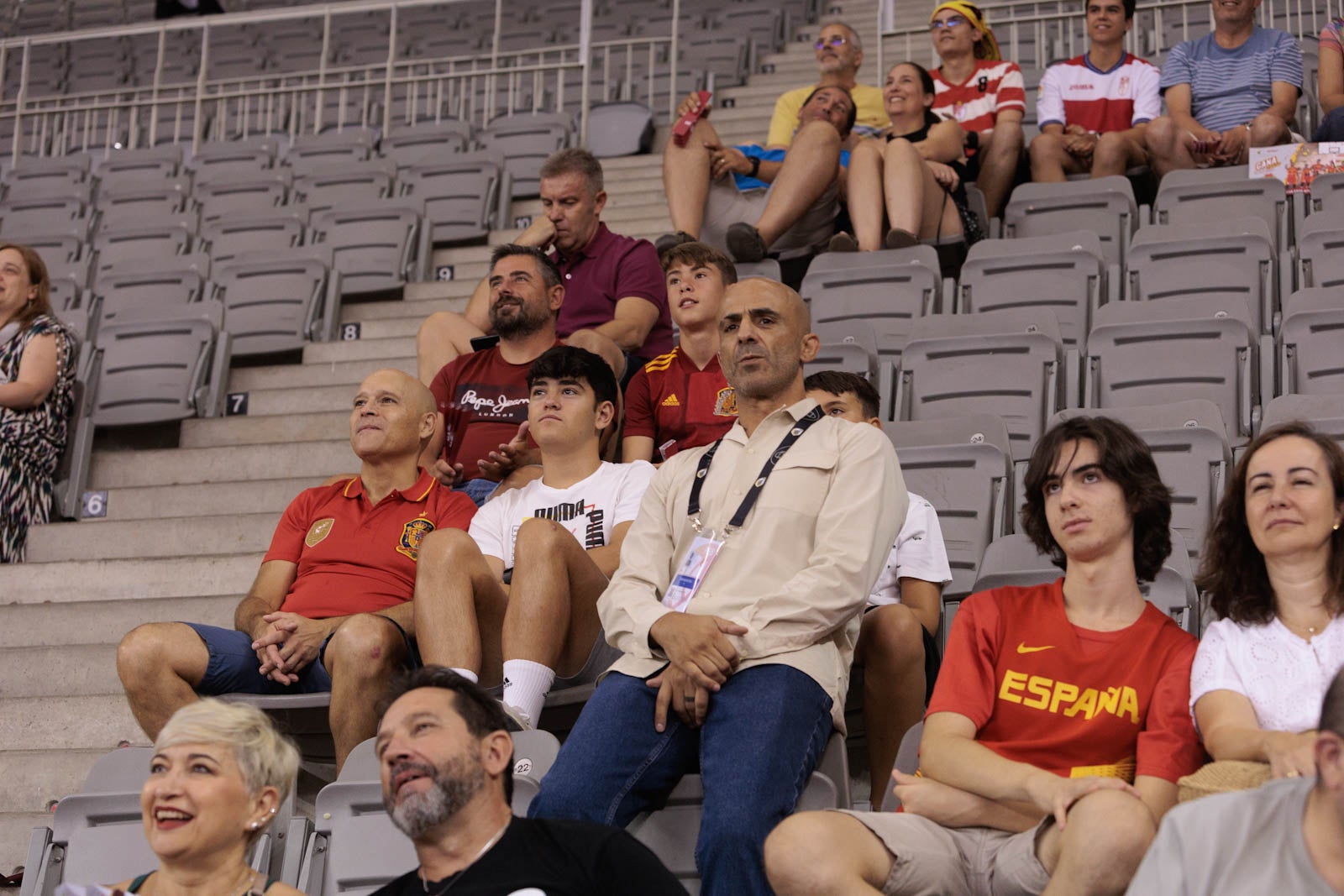 Encuéntrate en la grada del Palacio durante el España-República Dominicana