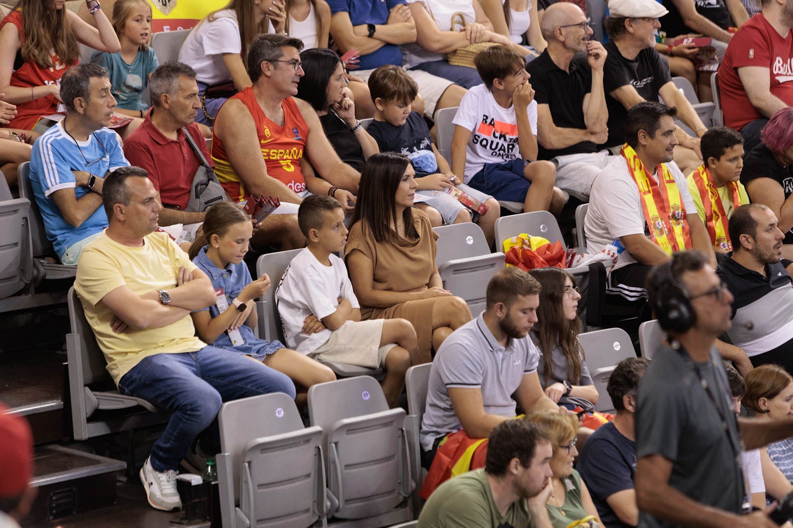 Encuéntrate en la grada del Palacio durante el España-República Dominicana