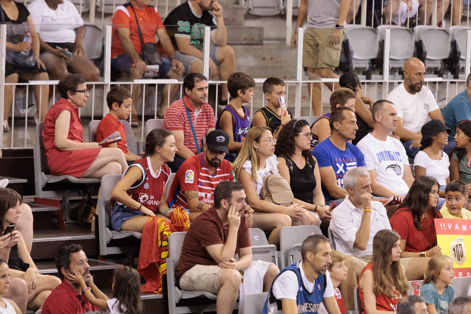 Encuéntrate en la grada del Palacio durante el España-República Dominicana