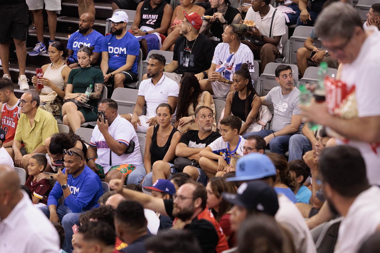 Encuéntrate en la grada del Palacio durante el España-República Dominicana