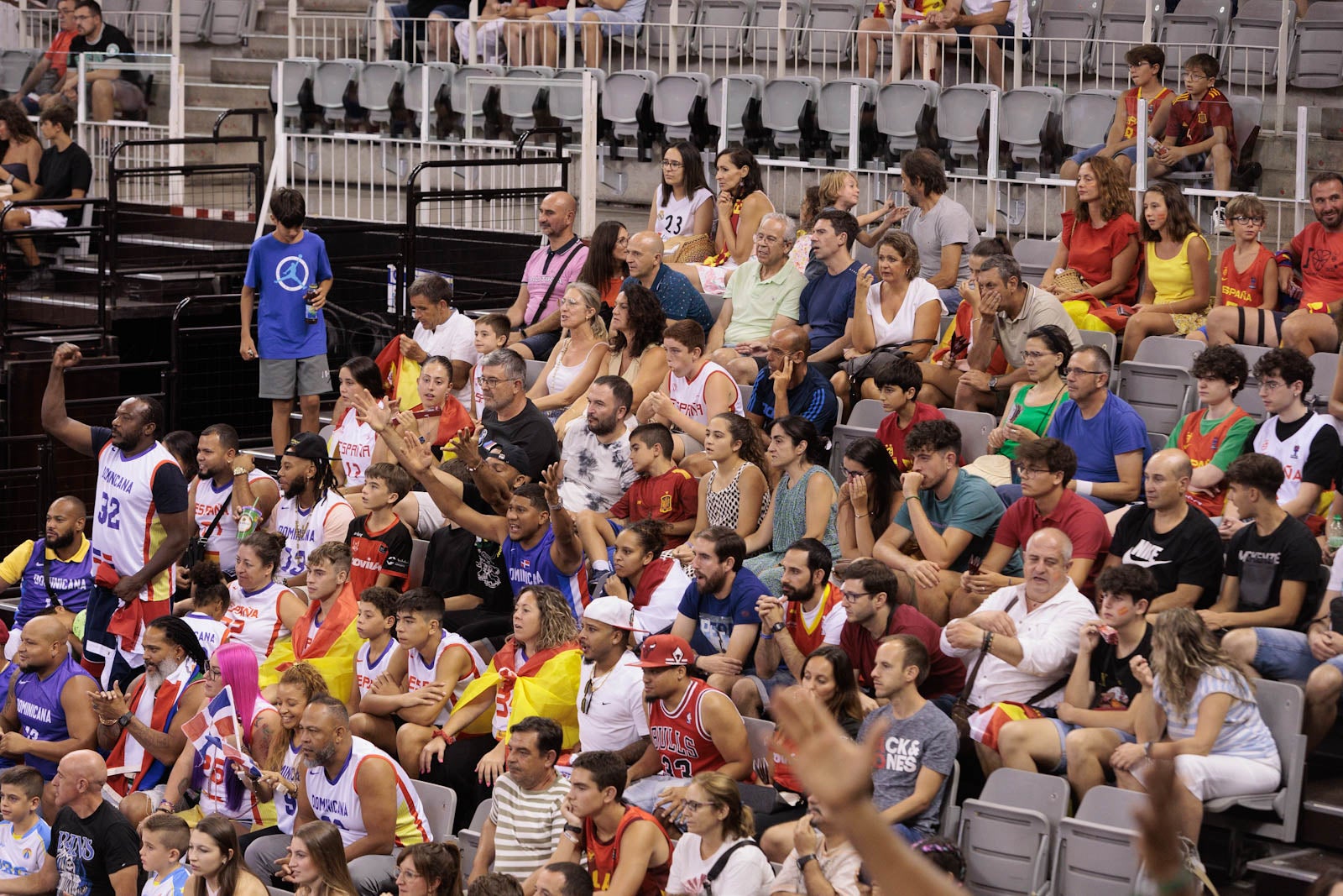 Encuéntrate en la grada del Palacio durante el España-República Dominicana