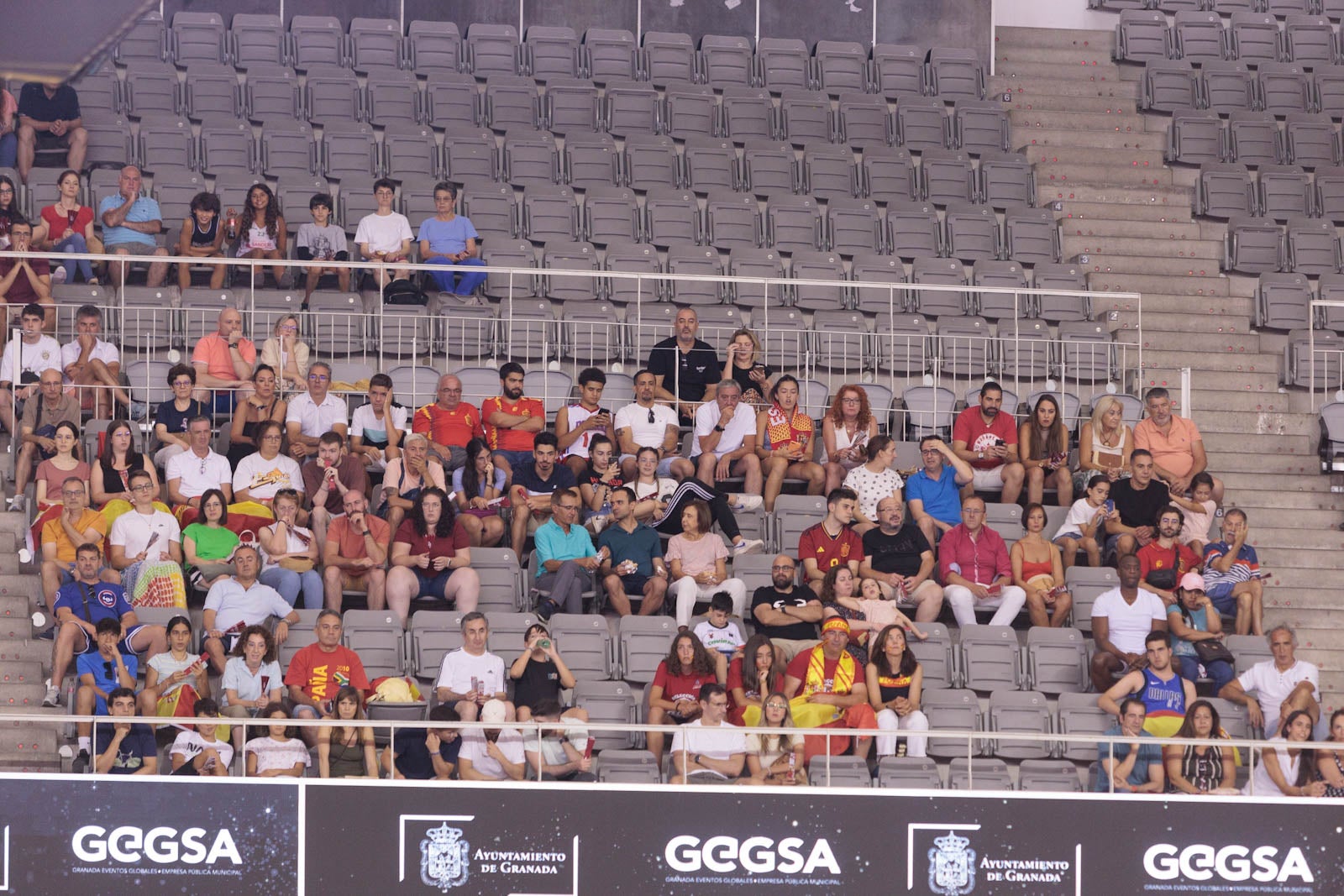 Encuéntrate en la grada del Palacio durante el España-República Dominicana