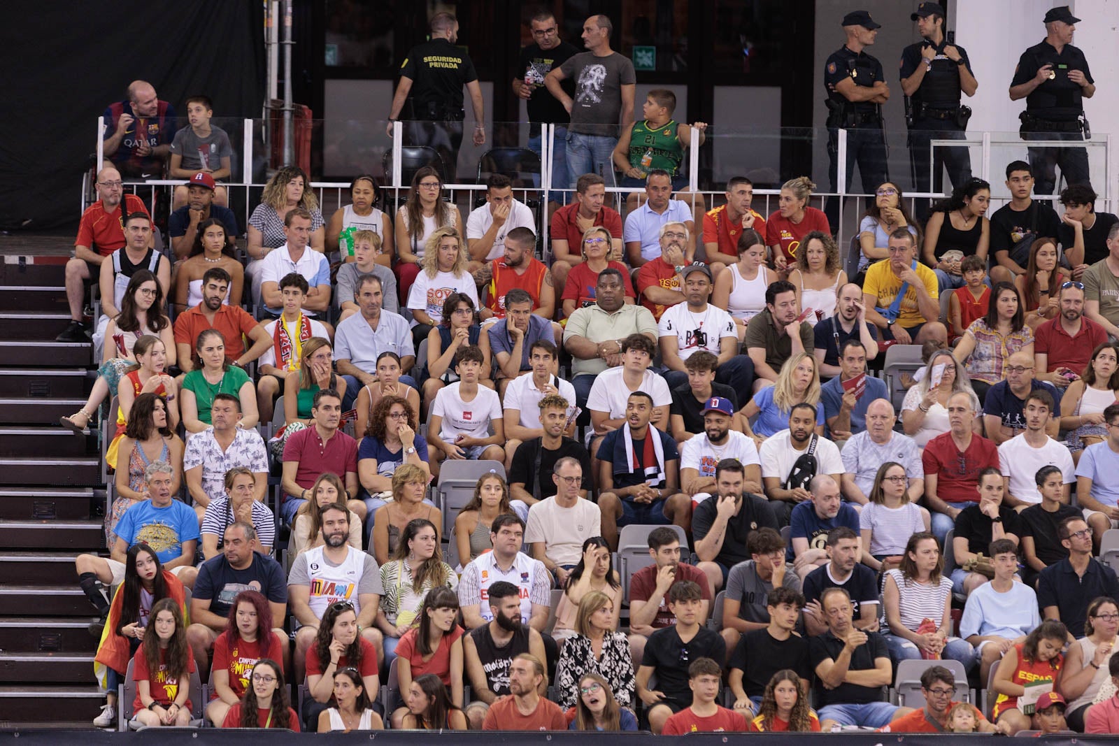 Encuéntrate en la grada del Palacio durante el España-República Dominicana