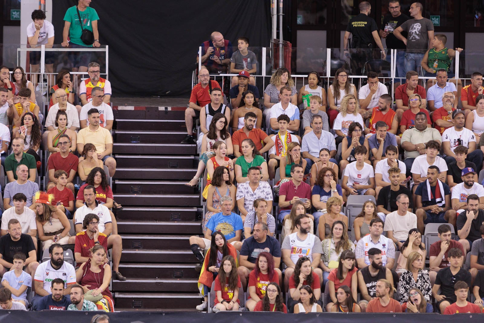 Encuéntrate en la grada del Palacio durante el España-República Dominicana